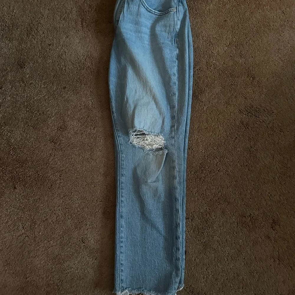 Madewell Women's Straight Leg Jeans in Light Blue - Picture 2 of 5
